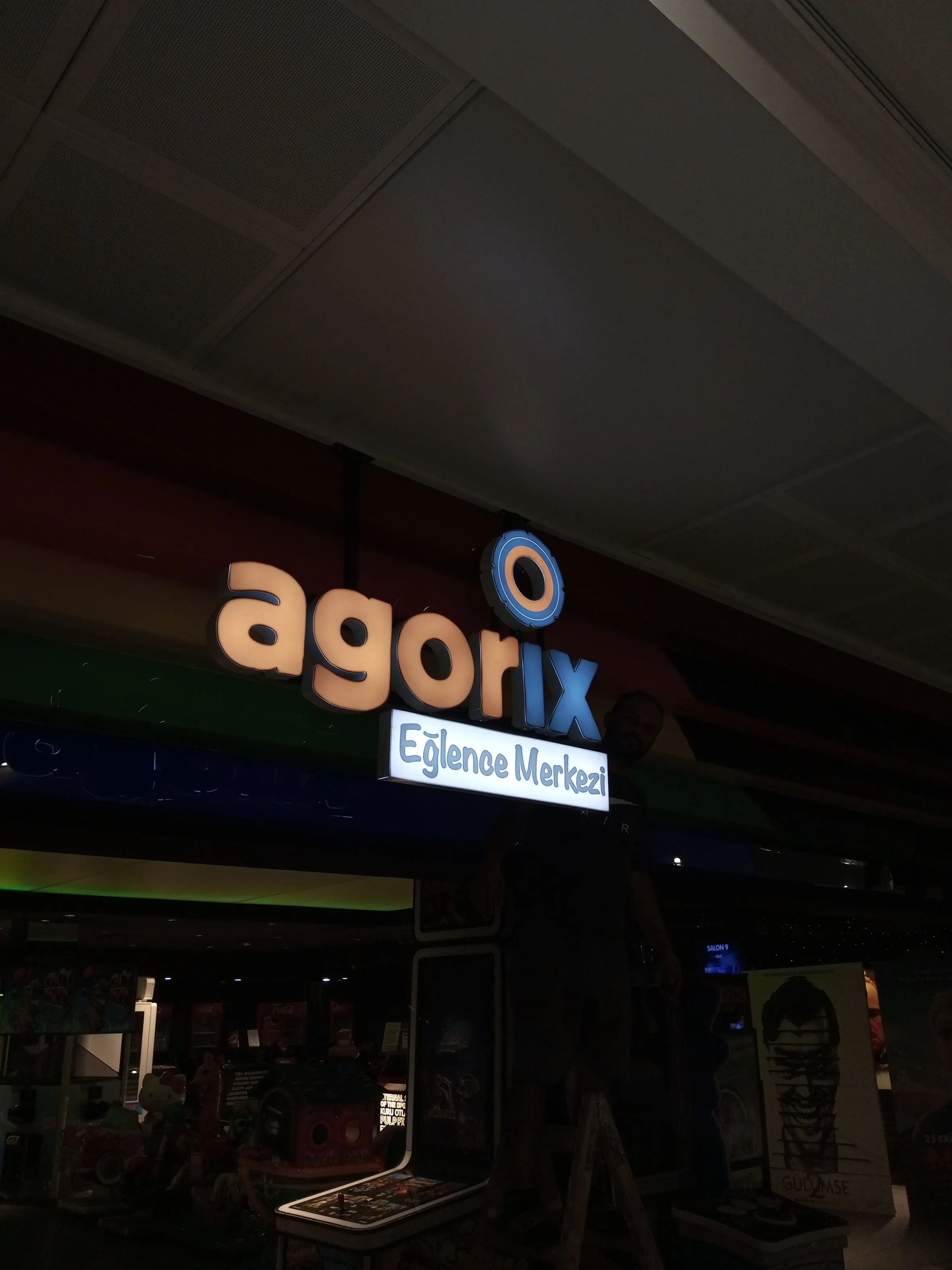 Agora — Leuchtwerbeanlage