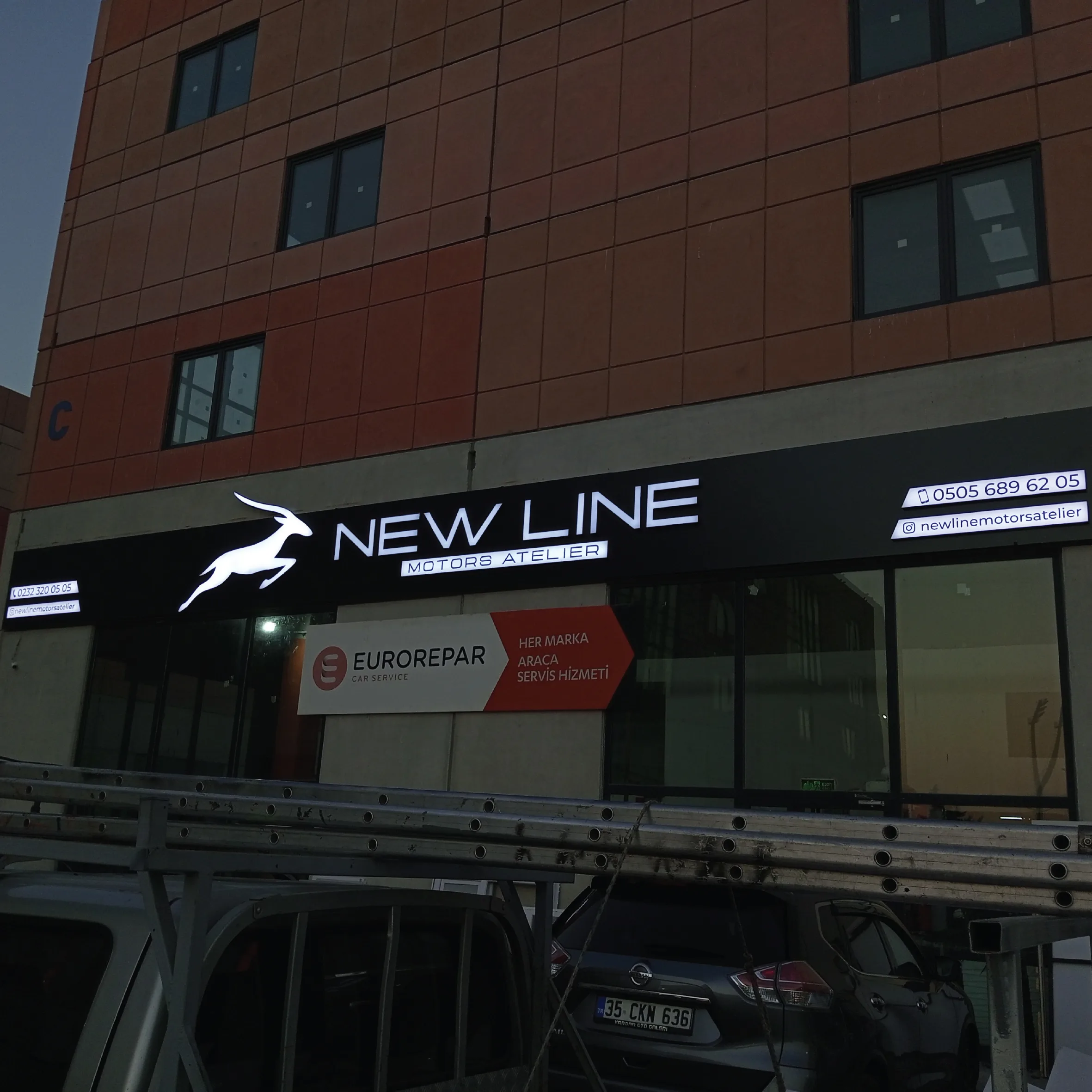 New Line — Profilbuchstaben