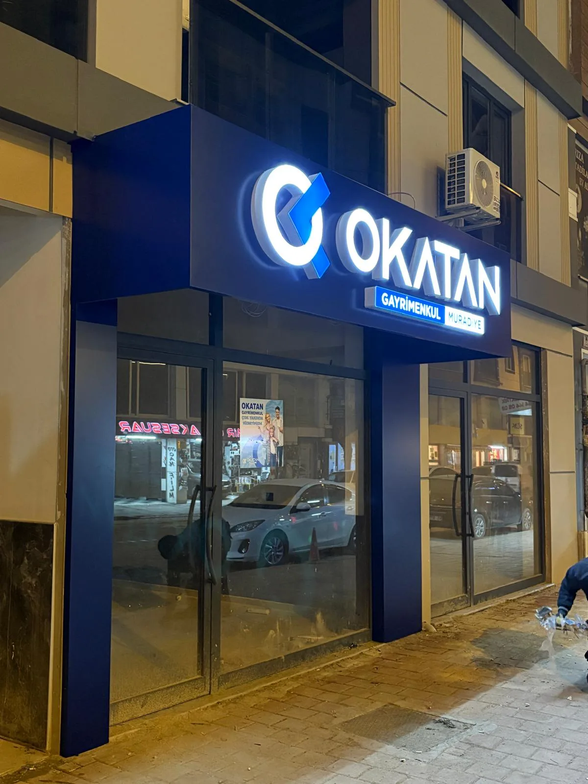 Okatan — Beleuchtete Profilbuchstaben